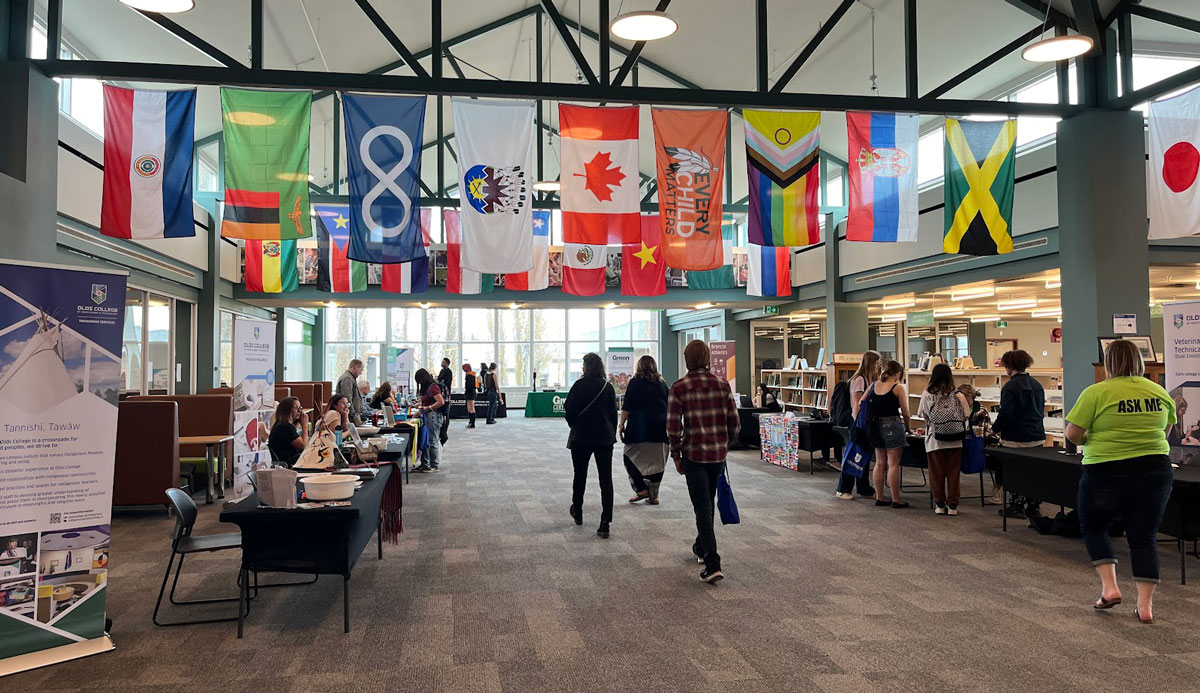 Students in the Learning Commons at Discovery Day
